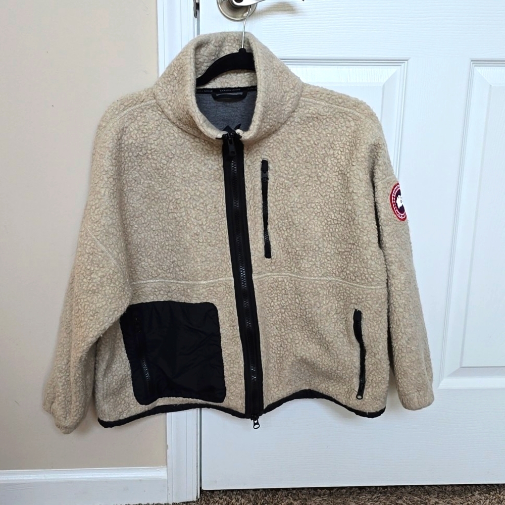 Canada goose jacket sweater size M